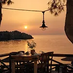 Nobelos Seaside Lodge